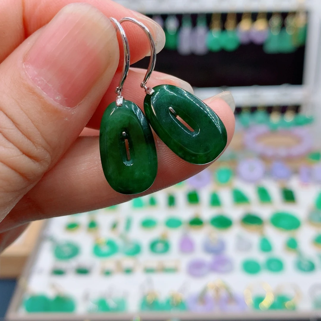 翡翠18K金镶嵌耳饰的