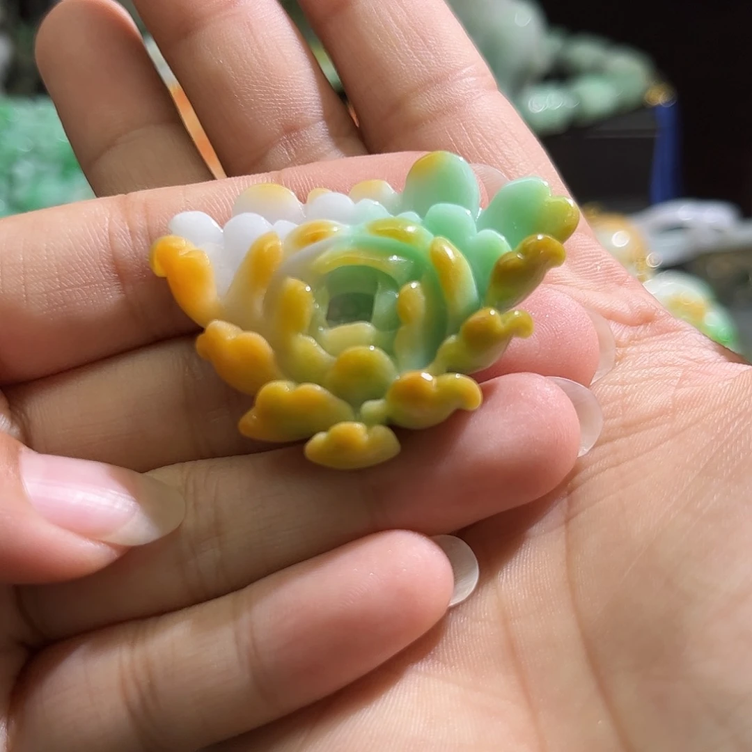 翡翠未镶嵌颈饰待编织