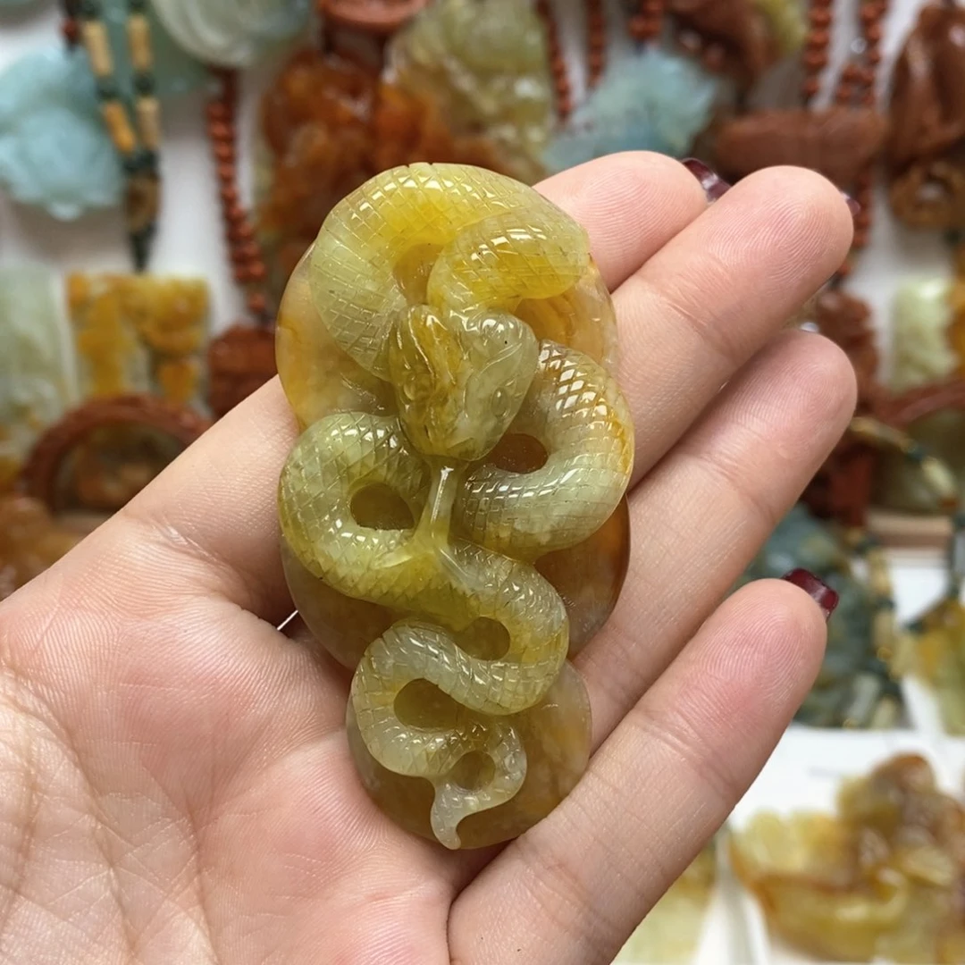 蛇纹石玉颈饰未镶嵌