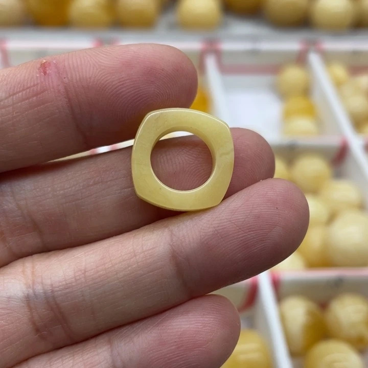 未镶嵌琥珀裸石蜜蜡