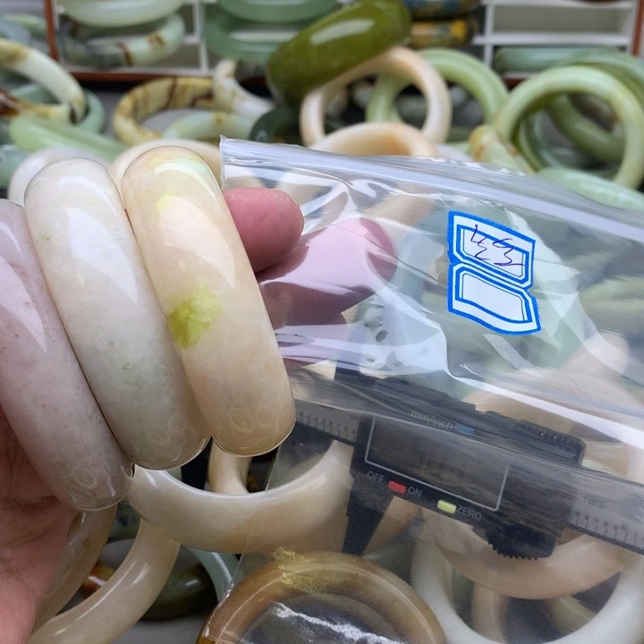 丝***、蛇纹石玉合金手镯