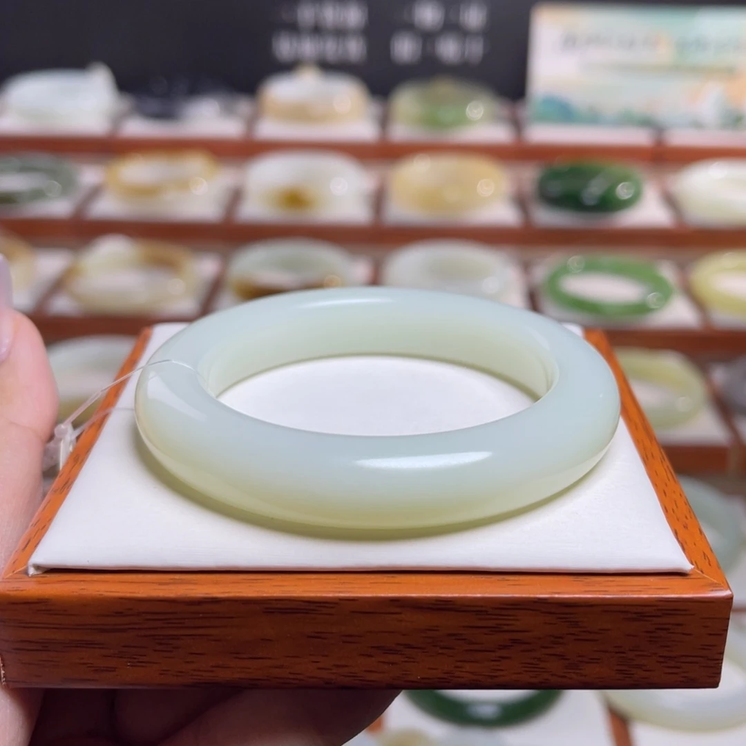 【闪购商品】未镶嵌手镯和田玉