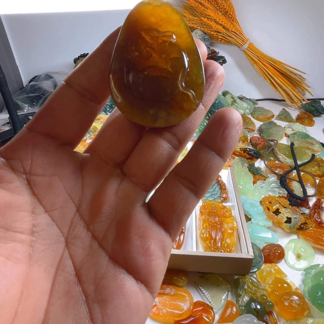 蛇纹石玉未镶嵌颈饰