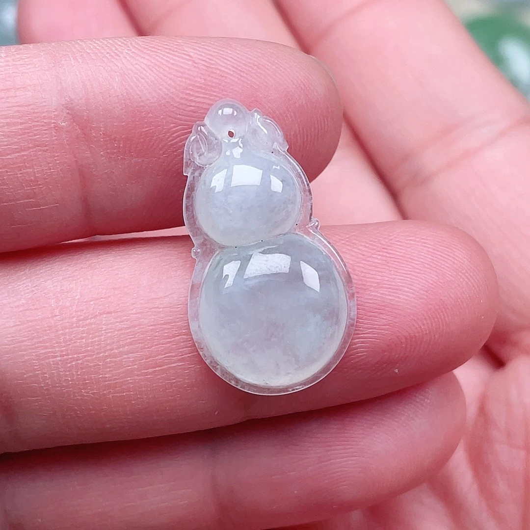 翡翠未镶嵌颈饰葫芦