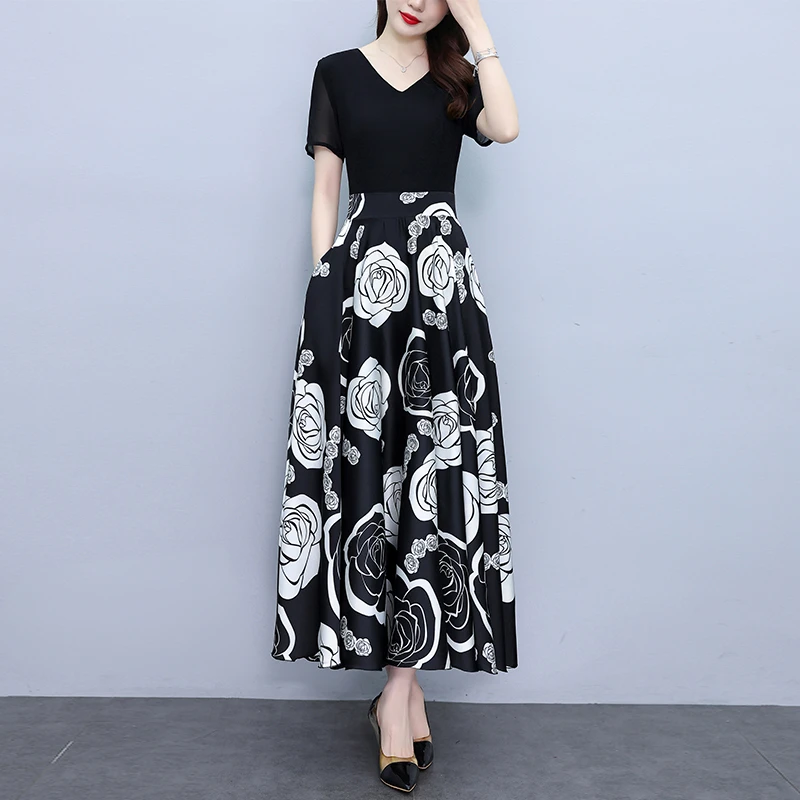 夏季连衣裙高档2025年收腰高级感上档次赫本风轻奢碎花时尚中长裙