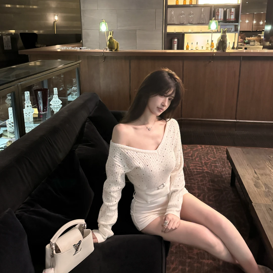 轻奢气质高级感打底衫毛衣女内搭针织衫春秋季新款设计感长袖上衣