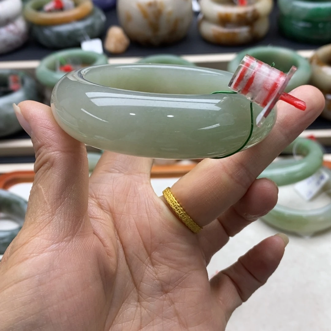 未镶嵌手镯石英质玉