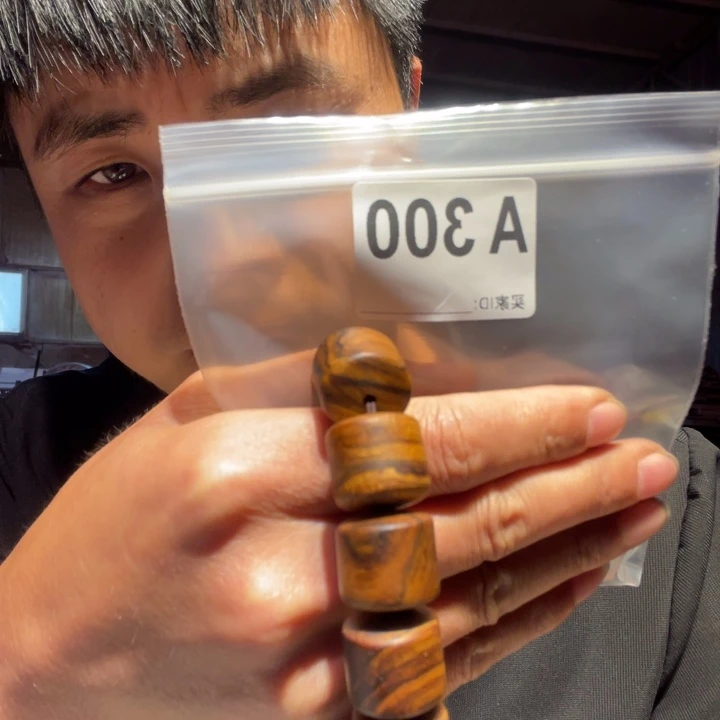 大叶紫檀（黑酸枝木类）300