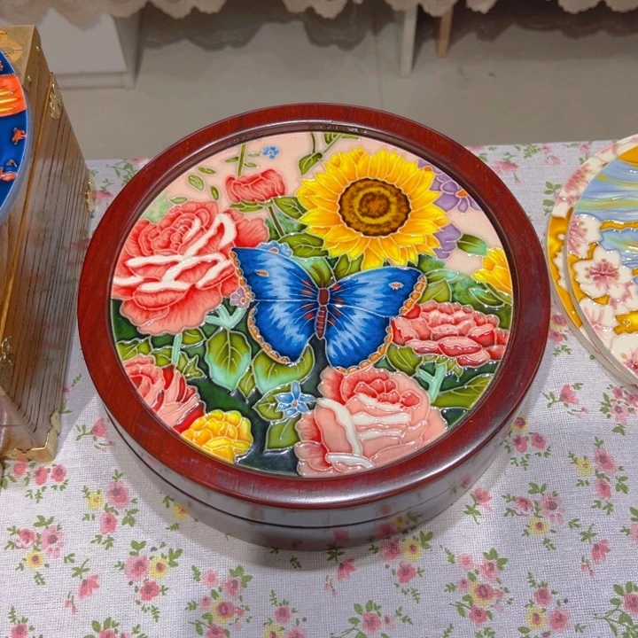 用***8瓷片实木家具有限公司生产加工
