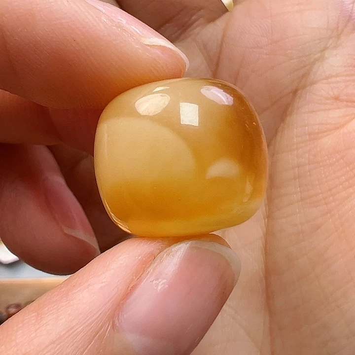 蜜蜡未镶嵌珠宝奇石