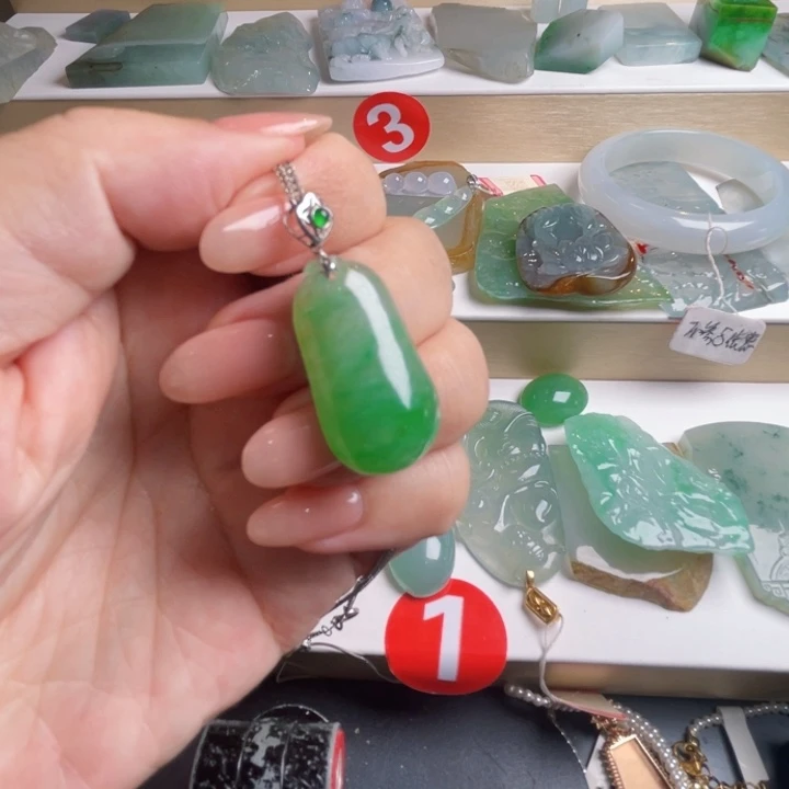 颈饰未镶嵌翡翠天然翡翠