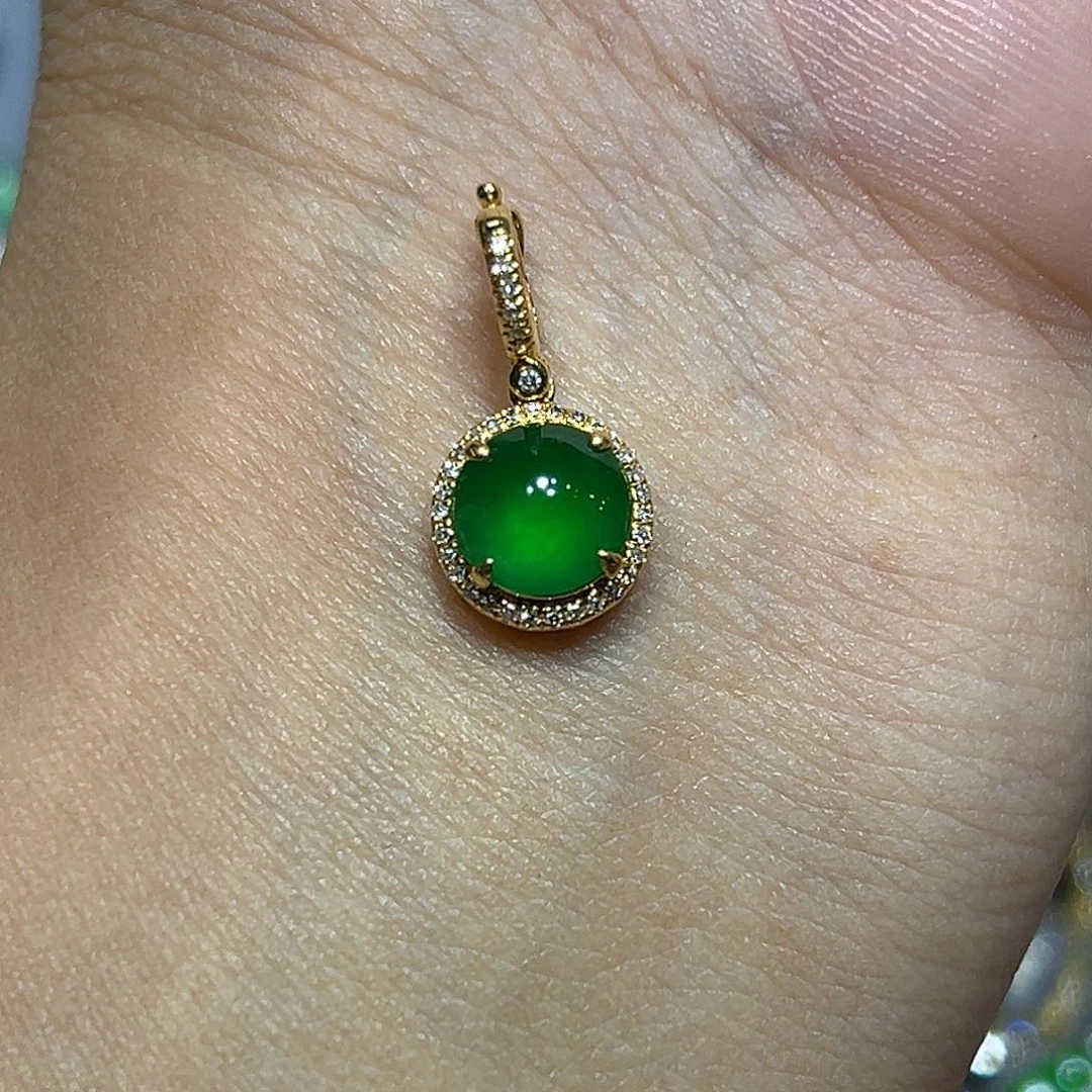 小***猫翡翠18K金镶嵌颈饰