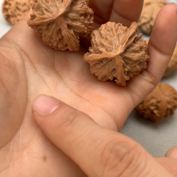 文玩核桃把件三棱手捻