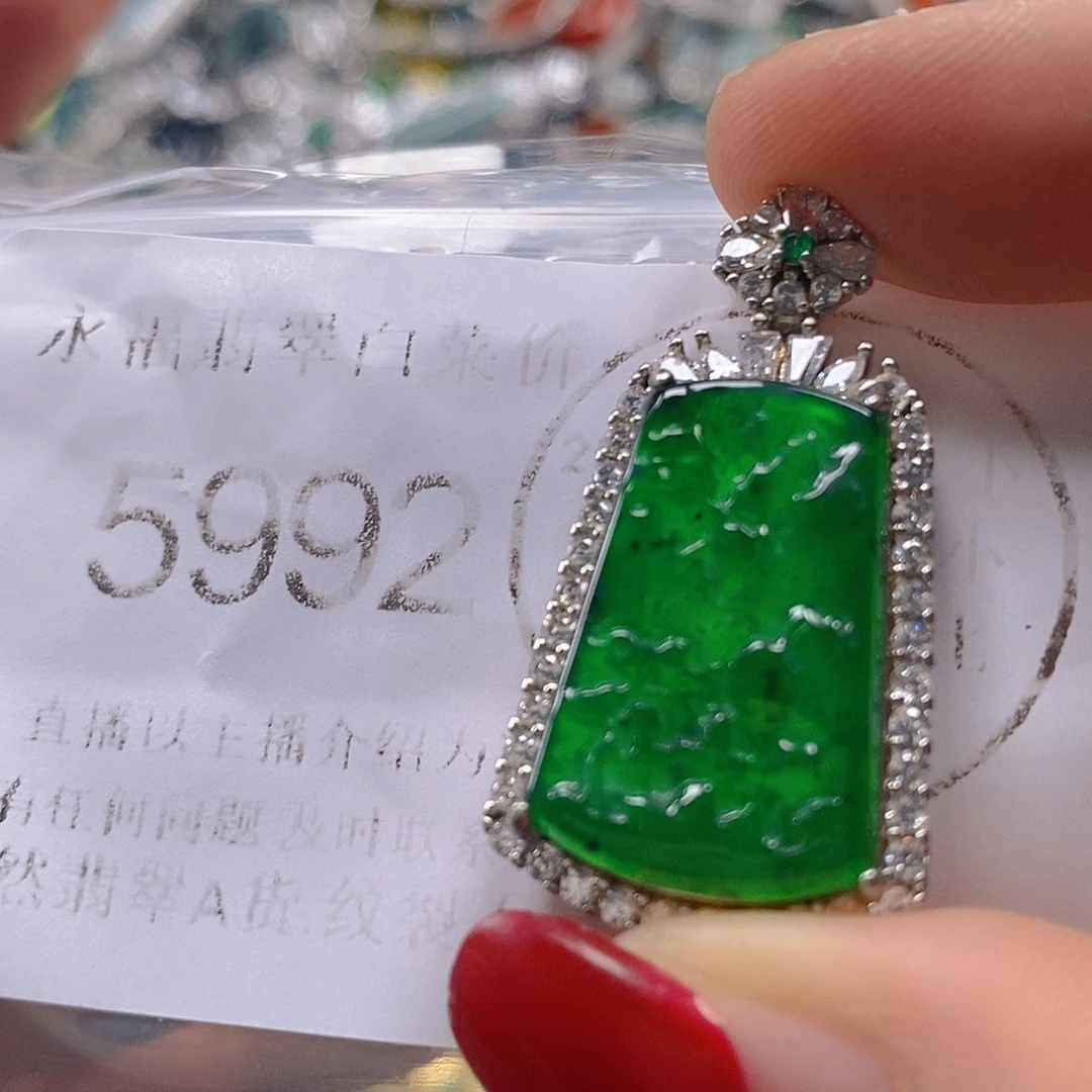 吊坠(不含链)未镶嵌翡翠