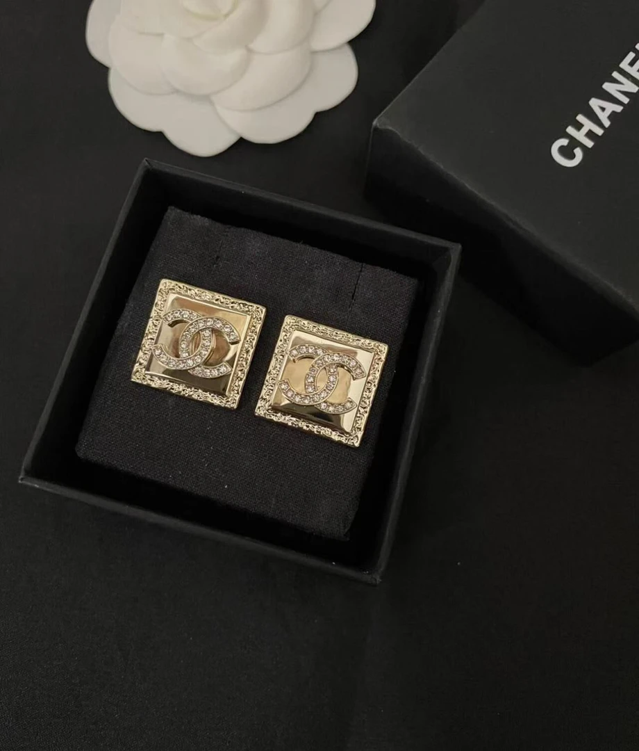 99新 Chanel/香奈儿 金色方糖双c耳钉 23p 12556754