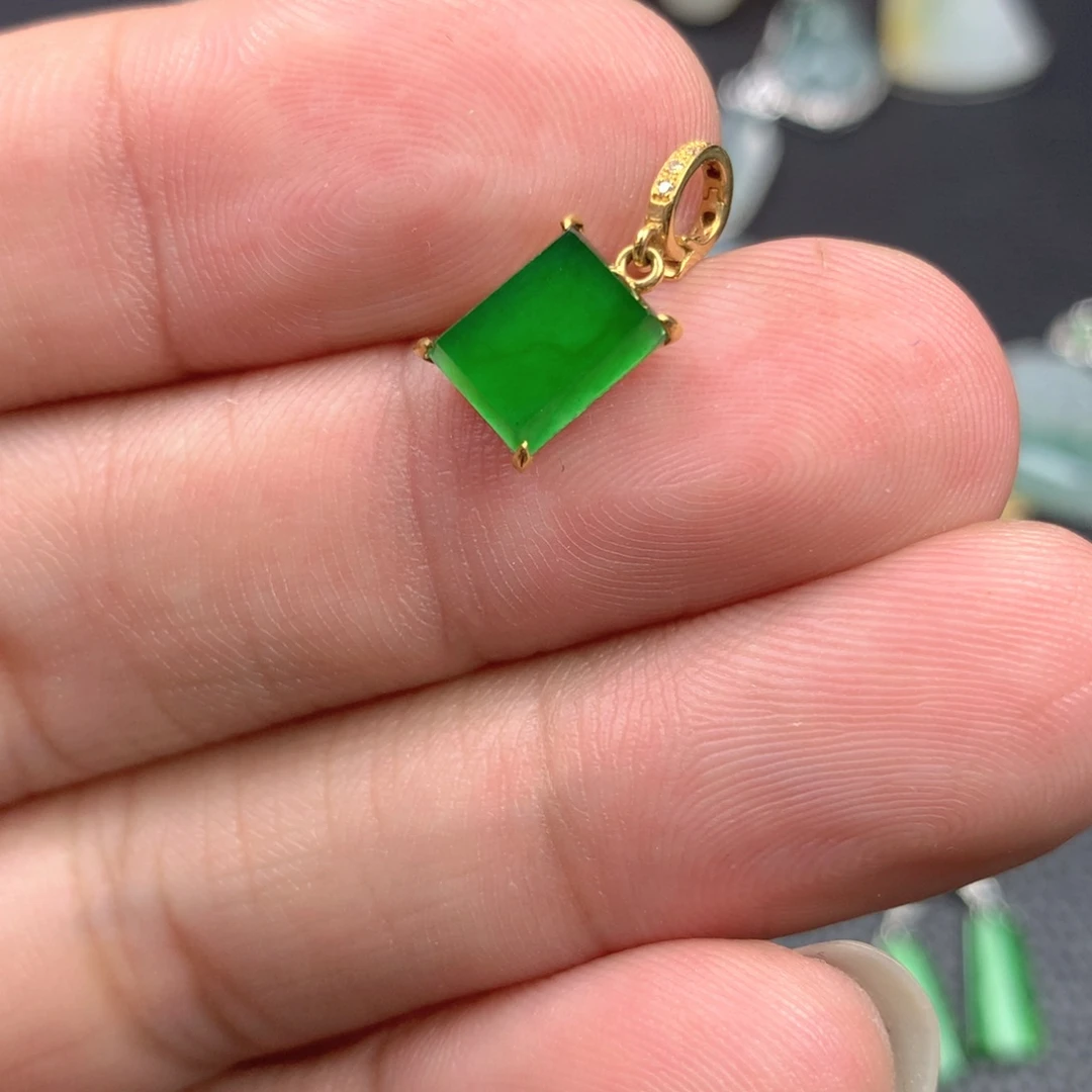 【闪购商品】翡翠18K金镶嵌颈饰翡翠