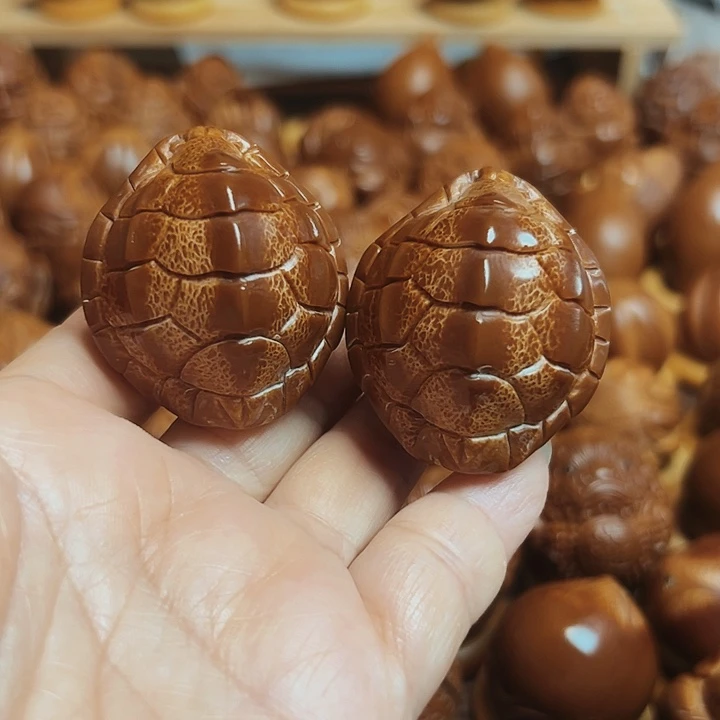 舍***谁橄榄核把件龙脊富甲一对卡37加