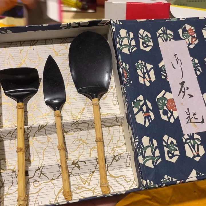 庸***扰瓷片工艺美术品陶瓷艺术