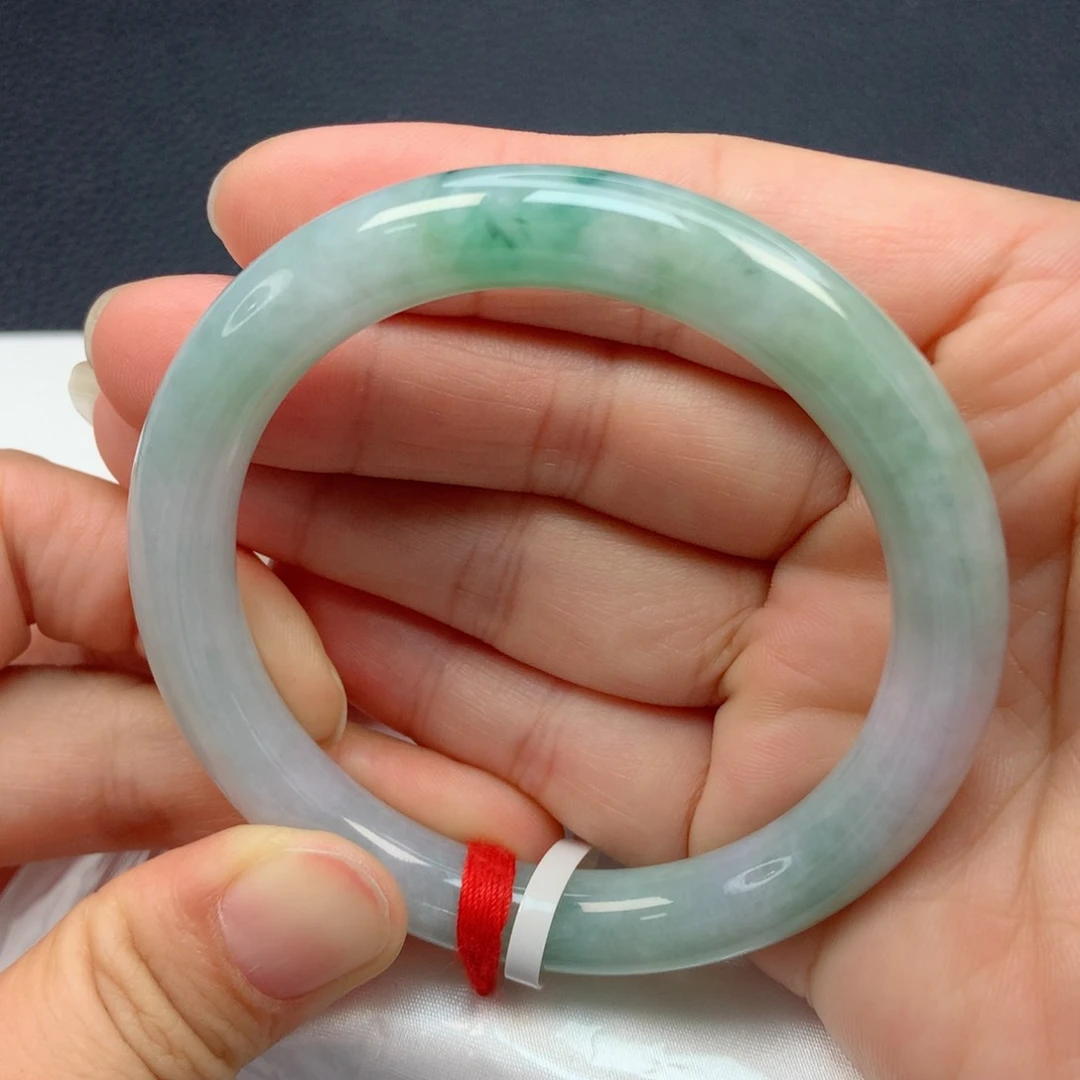 翡翠手镯未镶嵌55圈