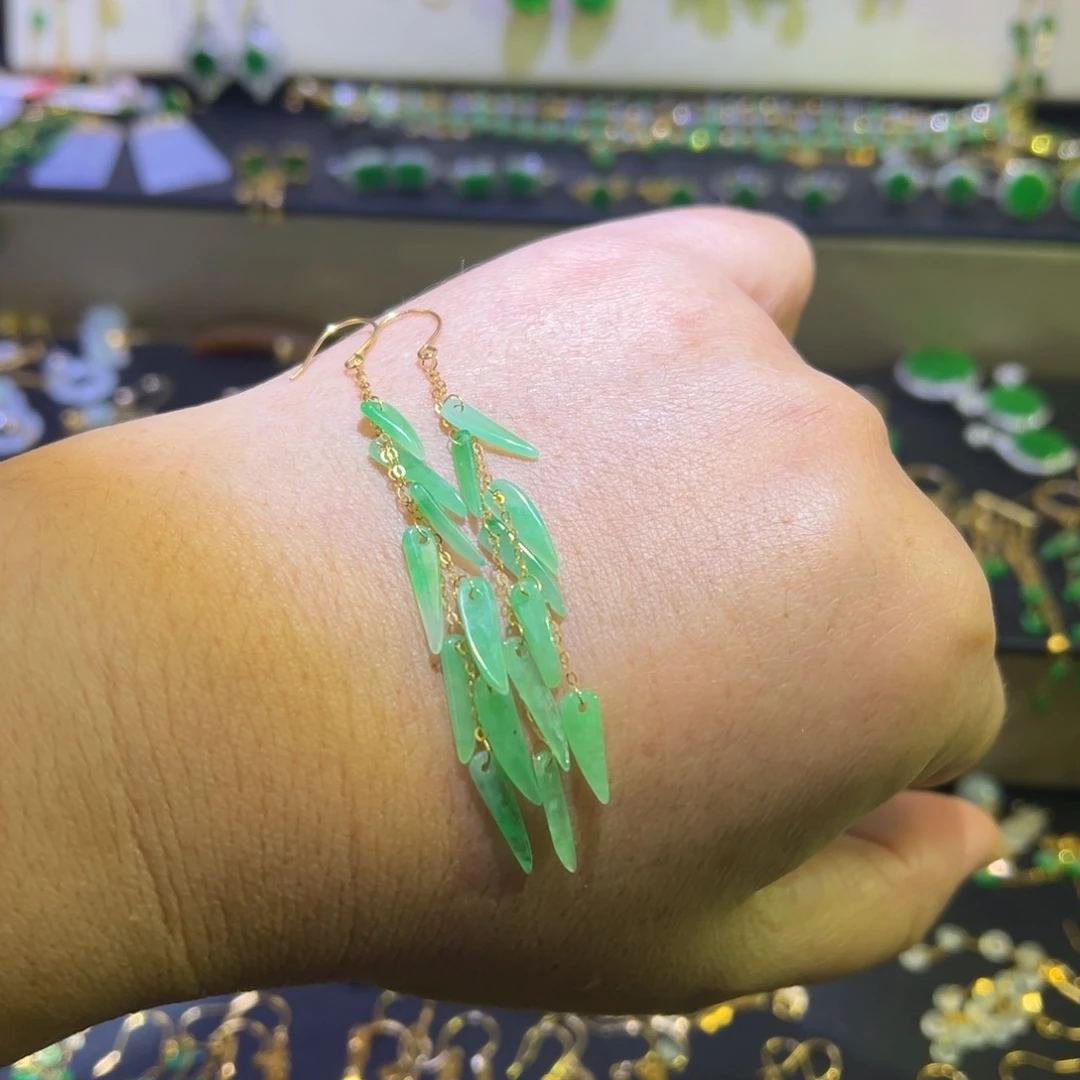 颈饰18K金镶嵌翡翠耳钩