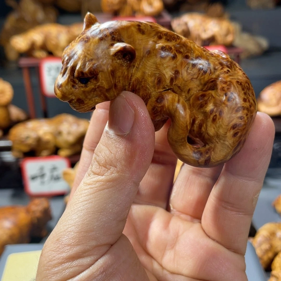 柏木（崖柏）木雕手工把件太行崖柏留疤料豹子