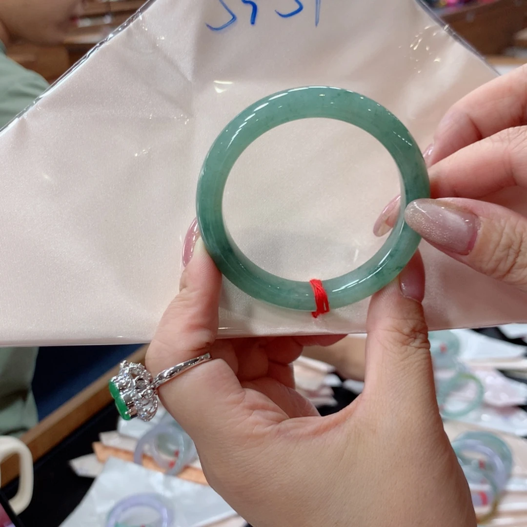 翡翠未镶嵌手镯48小时鉴赏