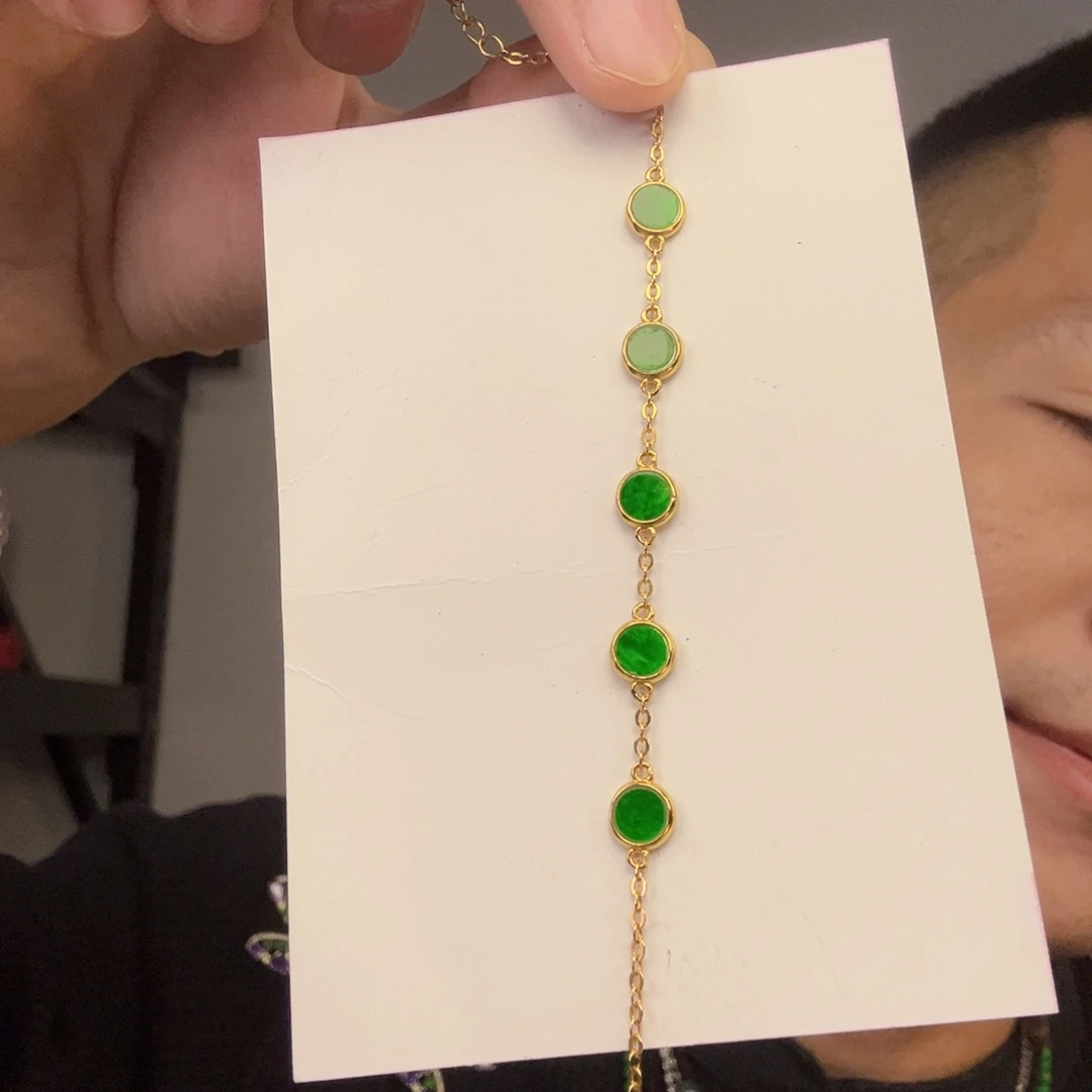 翡翠未镶嵌挂件一件