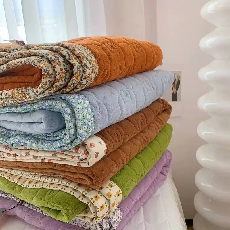 泰迪绒绗缝小熊床盖200*230cm