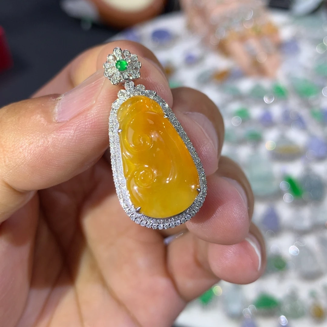 吊坠(不含链)18K金镶嵌翡翠