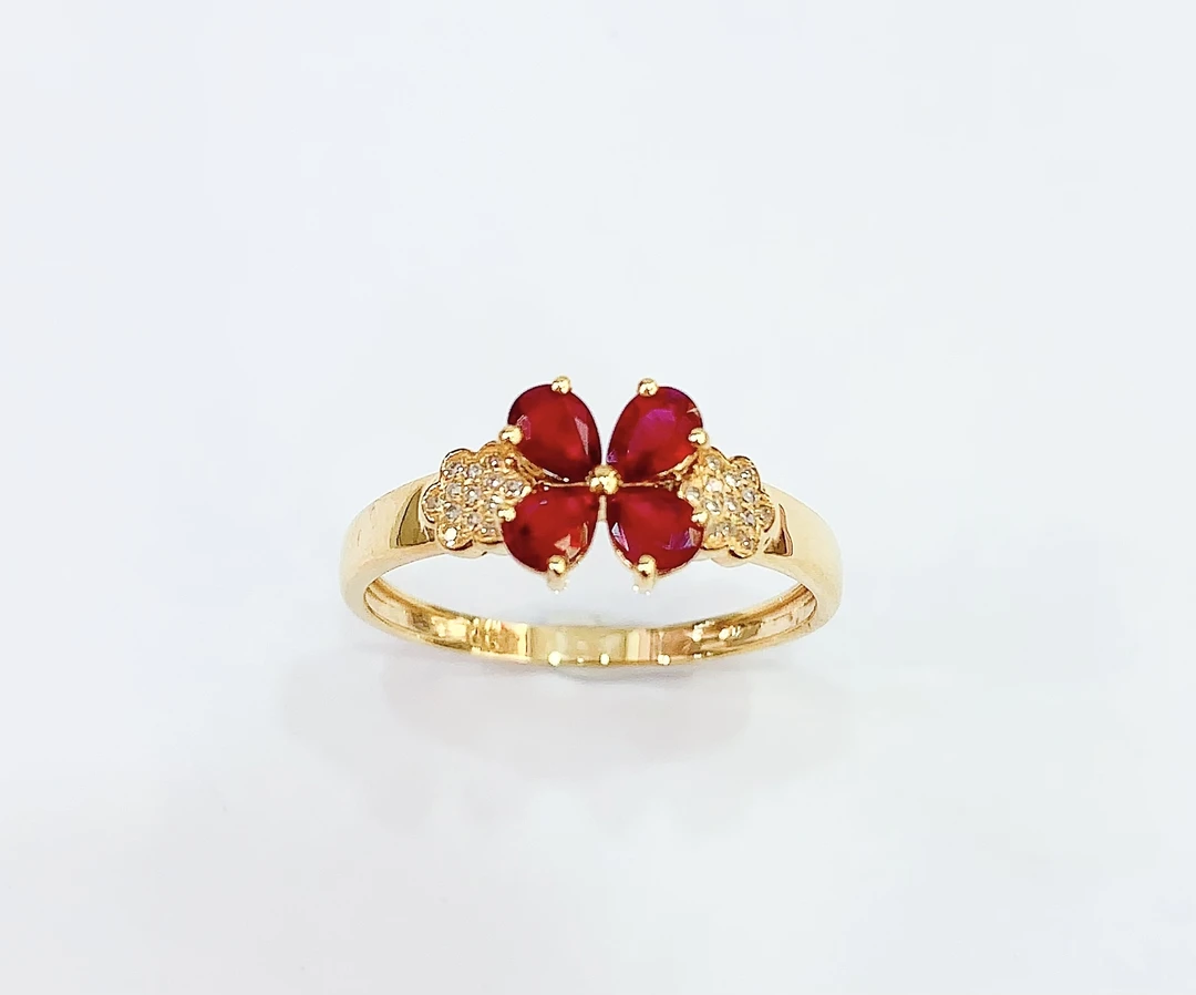 18K黄金镶嵌红宝石戒指宫廷风四叶草造型