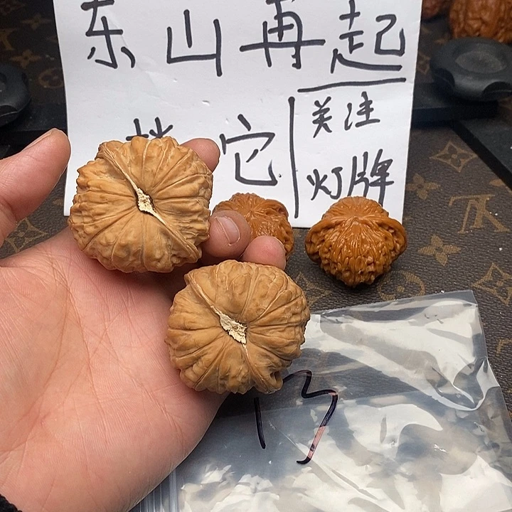 吊坠文玩核桃?****w4774997497407494