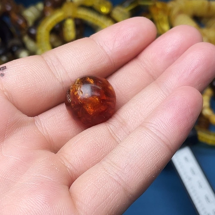 琥珀未镶嵌珠宝奇石芳*?