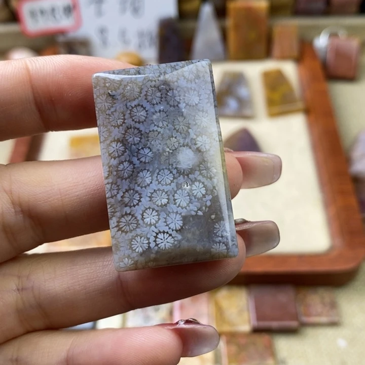 石英岩玉合金颈饰