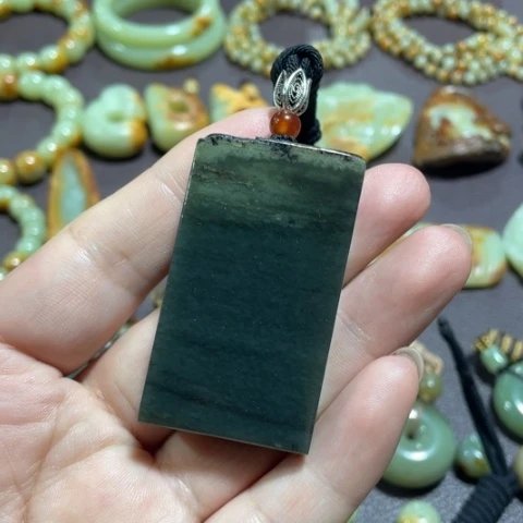 岫岩河磨玉（透闪石质玉）未镶嵌颈饰