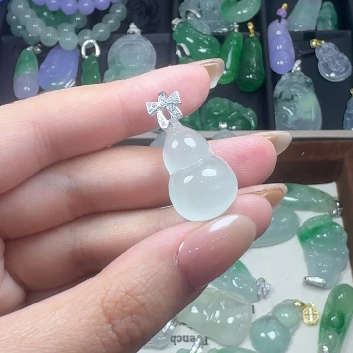 翡翠未镶嵌颈饰11