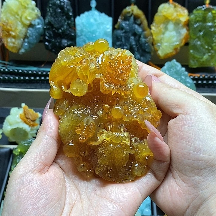 随***风未镶嵌蛇纹石玉颈饰
