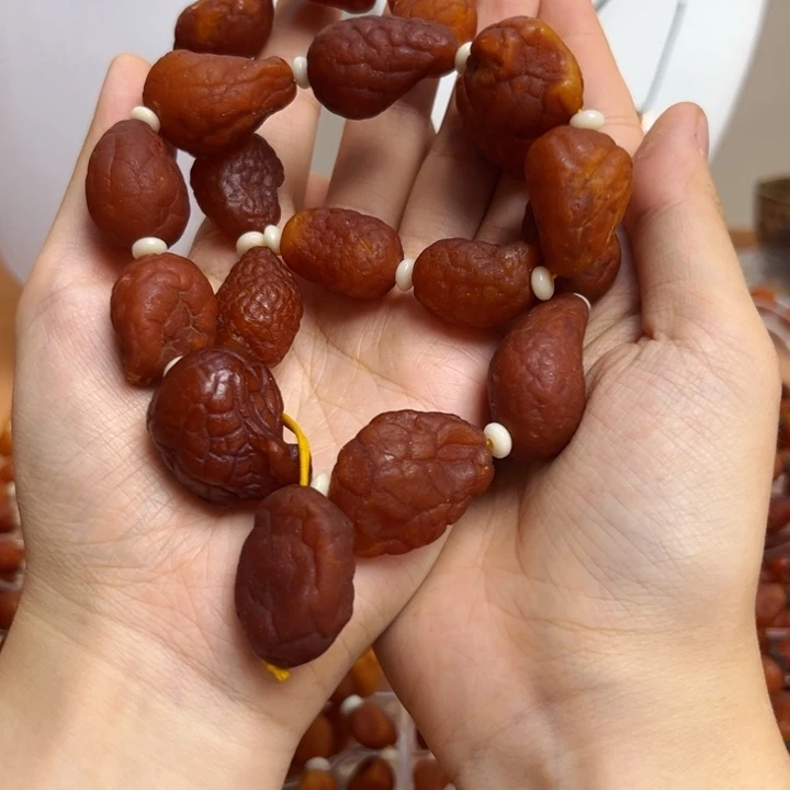 K***门未镶嵌颈饰琥珀蜜蜡海漂吊坠
