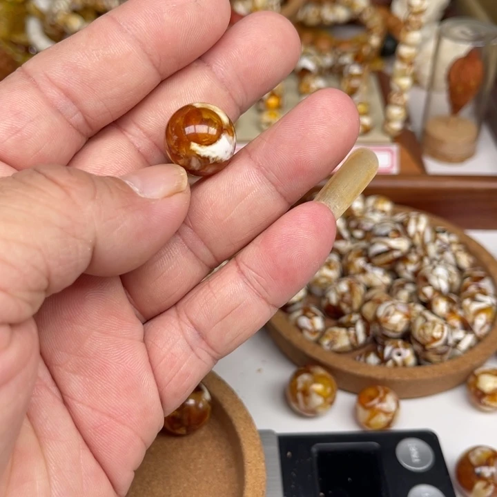 琥珀裸石未镶嵌464号