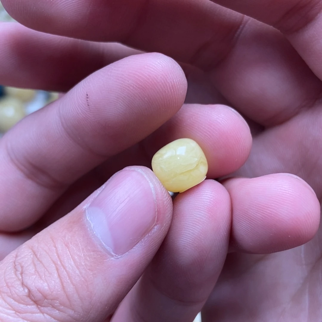 蜜蜡未镶嵌珠宝奇石