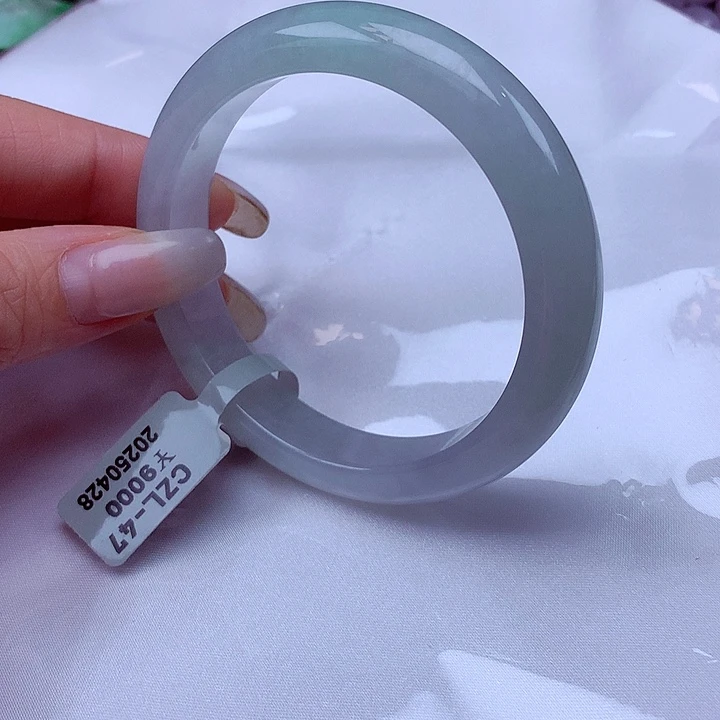 翡翠手镯未镶嵌翡翠