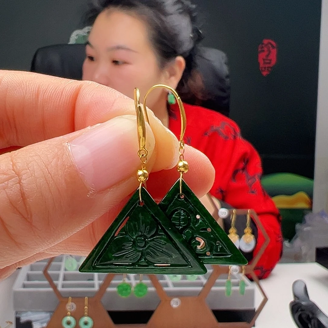 18K金镶嵌翡翠耳饰