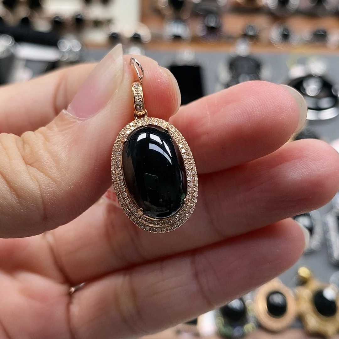 翡翠18K金镶嵌颈饰墨翠