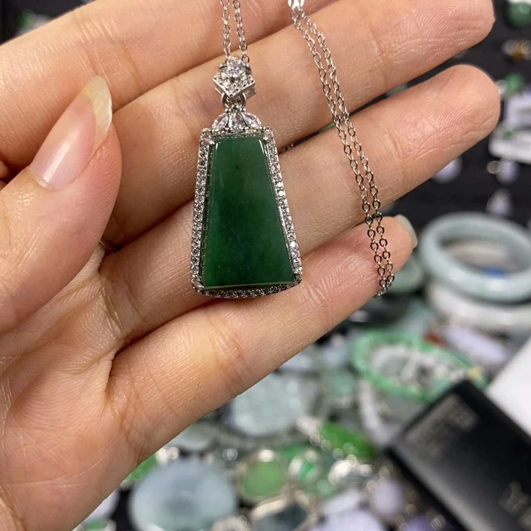 颈饰未镶嵌翡翠大*翡翠未镶嵌颈饰