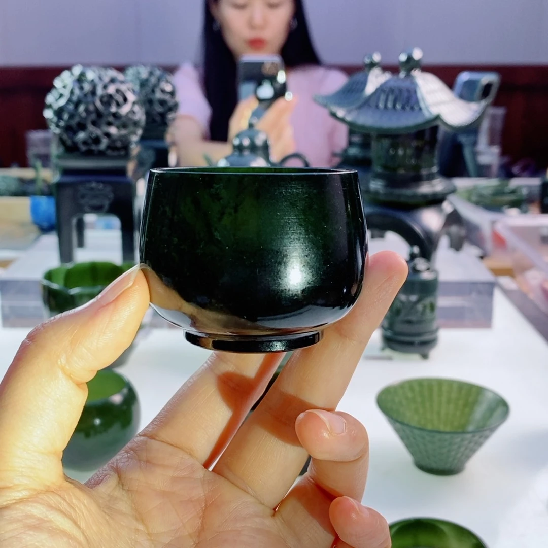 未镶嵌和田玉（青玉）摆件