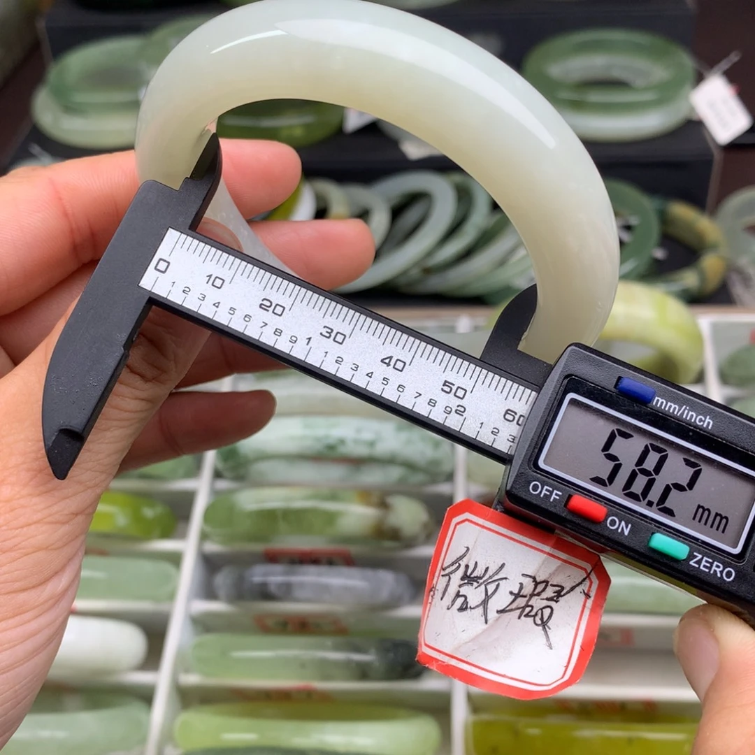 蛇纹石玉未镶嵌手镯505