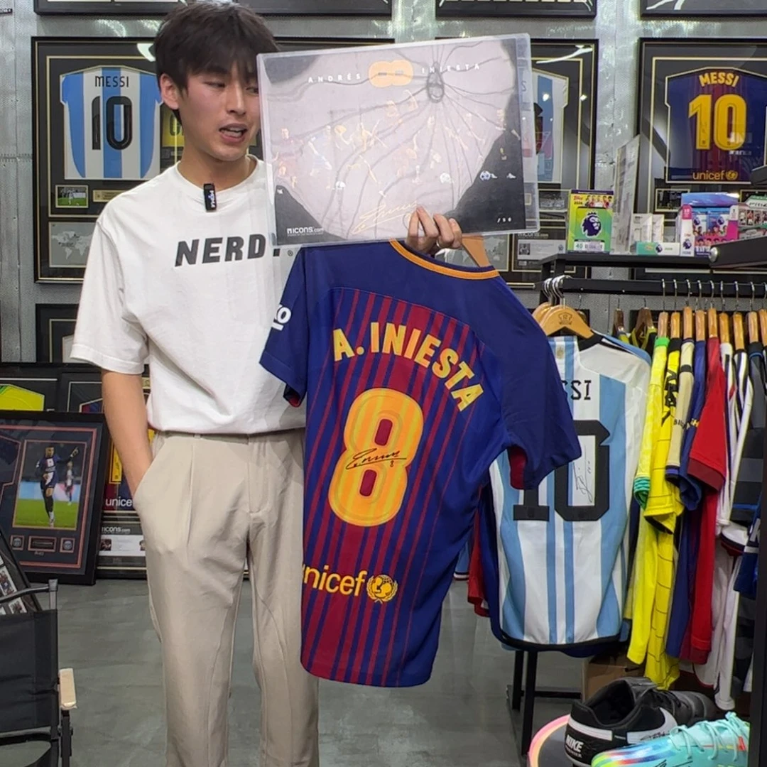 伊涅斯塔亲签球衣➕海报