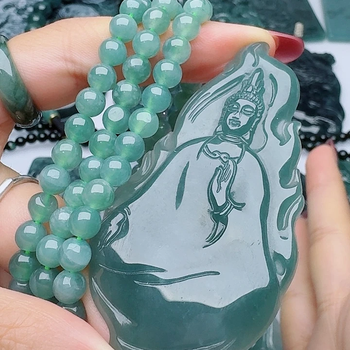 翡翠未镶嵌颈饰多样性发其一