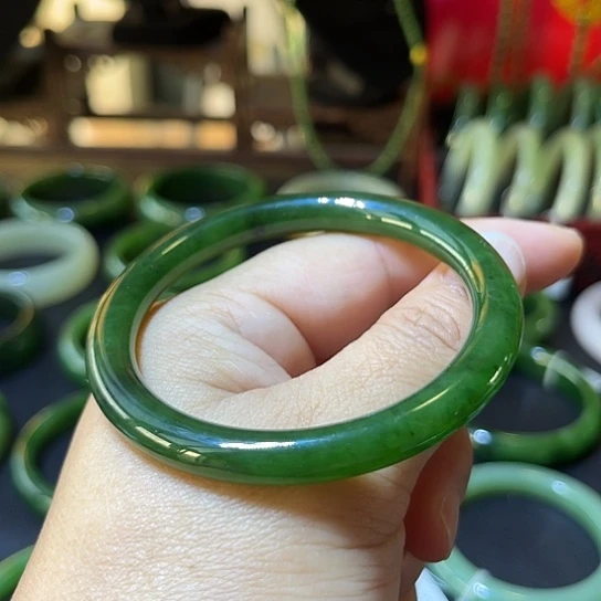 和田玉未镶嵌手镯