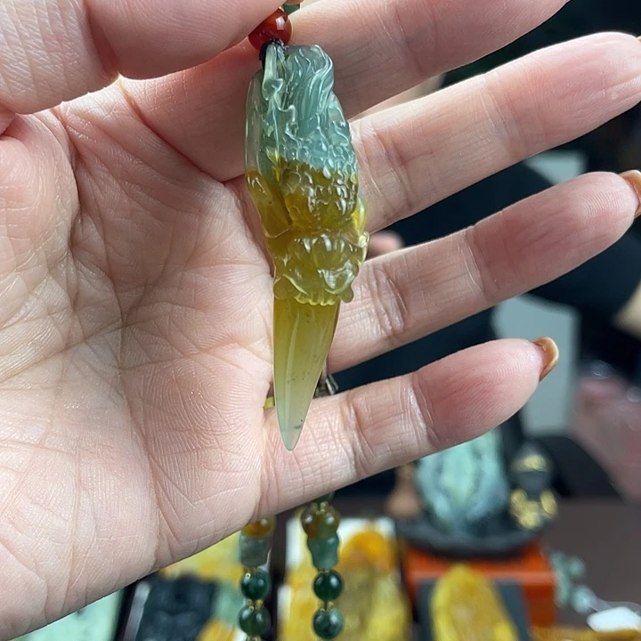 蛇纹石玉未镶嵌颈饰