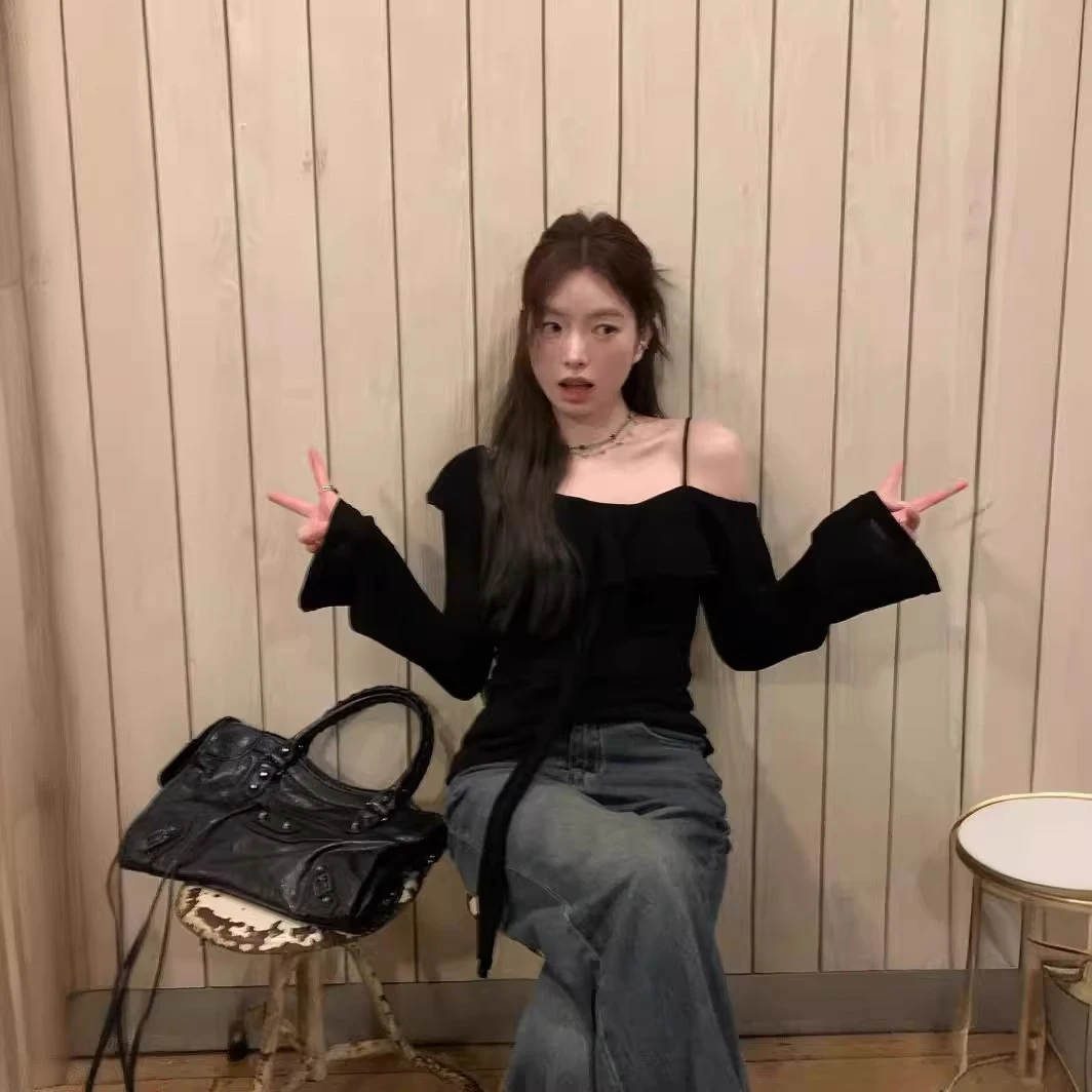 一字肩长袖T恤女春季气质显瘦露肩吊带打底衫小众设计感上衣